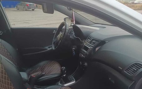 Hyundai Solaris II рестайлинг, 2014 год, 325 000 рублей, 9 фотография