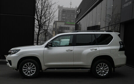 Toyota Land Cruiser Prado 150 рестайлинг 2, 2021 год, 7 400 000 рублей, 8 фотография