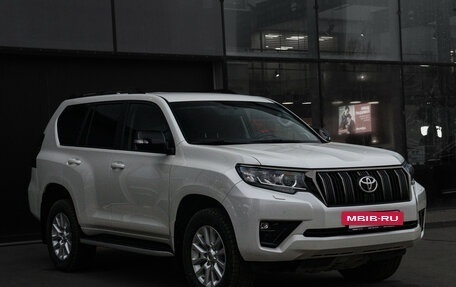 Toyota Land Cruiser Prado 150 рестайлинг 2, 2021 год, 7 400 000 рублей, 3 фотография