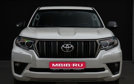 Toyota Land Cruiser Prado 150 рестайлинг 2, 2021 год, 7 400 000 рублей, 2 фотография