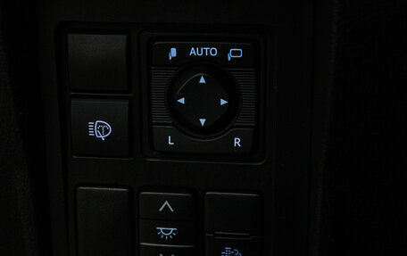 Toyota Land Cruiser Prado 150 рестайлинг 2, 2021 год, 7 400 000 рублей, 18 фотография