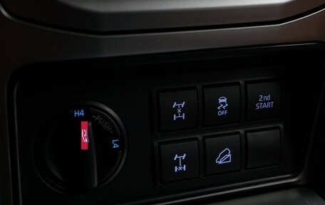 Toyota Land Cruiser Prado 150 рестайлинг 2, 2021 год, 7 400 000 рублей, 14 фотография