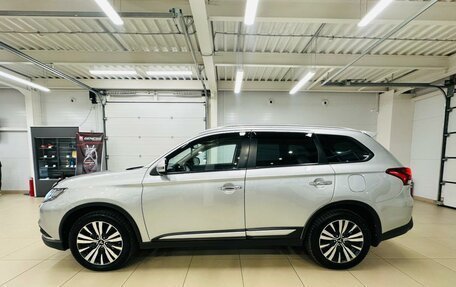 Mitsubishi Outlander III рестайлинг 3, 2020 год, 2 399 999 рублей, 3 фотография