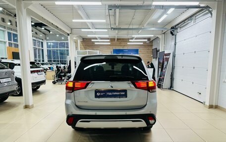 Mitsubishi Outlander III рестайлинг 3, 2020 год, 2 399 999 рублей, 5 фотография