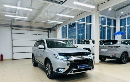 Mitsubishi Outlander III рестайлинг 3, 2020 год, 2 399 999 рублей, 8 фотография