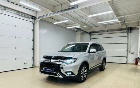Mitsubishi Outlander III рестайлинг 3, 2020 год, 2 399 999 рублей, 2 фотография