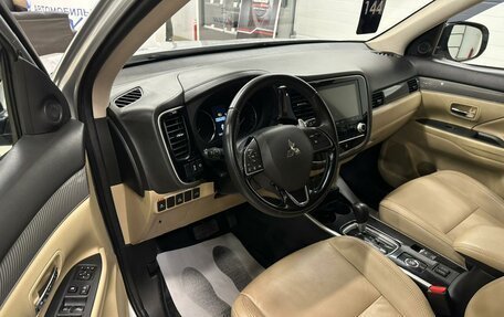 Mitsubishi Outlander III рестайлинг 3, 2020 год, 2 399 999 рублей, 10 фотография