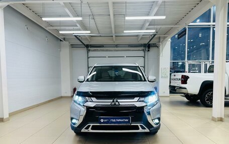 Mitsubishi Outlander III рестайлинг 3, 2020 год, 2 399 999 рублей, 9 фотография