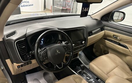 Mitsubishi Outlander III рестайлинг 3, 2020 год, 2 399 999 рублей, 11 фотография