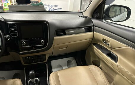 Mitsubishi Outlander III рестайлинг 3, 2020 год, 2 399 999 рублей, 15 фотография