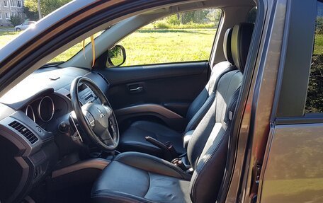 Mitsubishi Outlander III рестайлинг 3, 2012 год, 1 500 000 рублей, 7 фотография