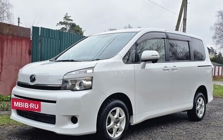 Toyota Voxy II, 2012 год, 1 250 000 рублей, 2 фотография