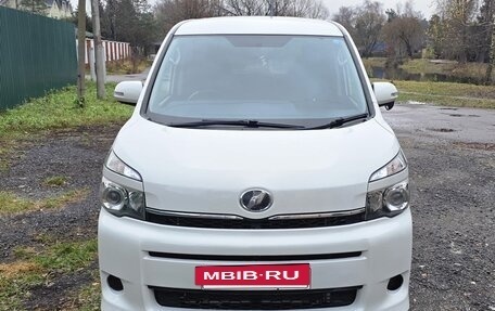 Toyota Voxy II, 2012 год, 1 250 000 рублей, 3 фотография