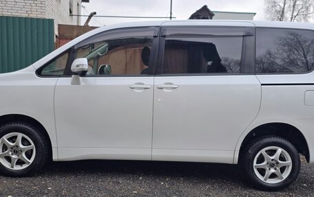 Toyota Voxy II, 2012 год, 1 250 000 рублей, 4 фотография