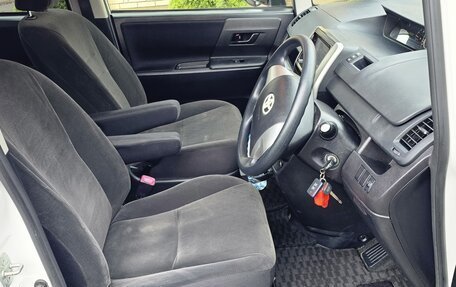 Toyota Voxy II, 2012 год, 1 250 000 рублей, 8 фотография