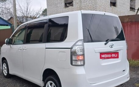 Toyota Voxy II, 2012 год, 1 250 000 рублей, 6 фотография