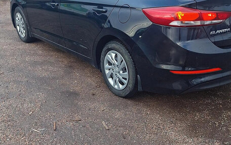 Hyundai Elantra VI рестайлинг, 2018 год, 1 000 000 рублей, 2 фотография