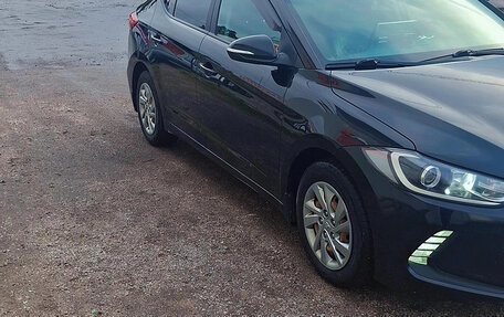 Hyundai Elantra VI рестайлинг, 2018 год, 1 000 000 рублей, 3 фотография