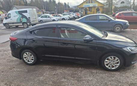 Hyundai Elantra VI рестайлинг, 2018 год, 1 000 000 рублей, 8 фотография