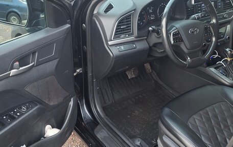 Hyundai Elantra VI рестайлинг, 2018 год, 1 000 000 рублей, 13 фотография