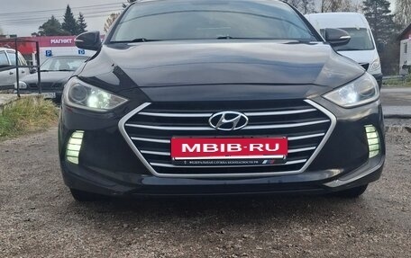 Hyundai Elantra VI рестайлинг, 2018 год, 1 000 000 рублей, 11 фотография