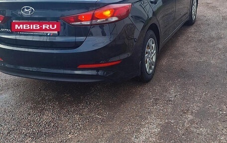 Hyundai Elantra VI рестайлинг, 2018 год, 1 000 000 рублей, 6 фотография