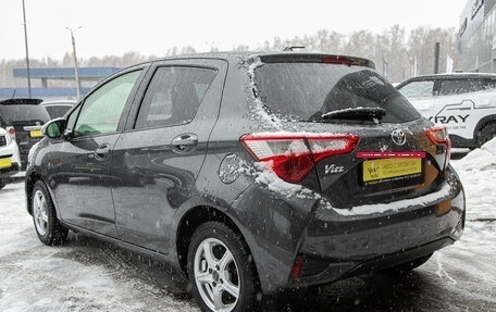 Toyota Vitz, 2017 год, 875 000 рублей, 9 фотография
