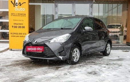 Toyota Vitz, 2017 год, 875 000 рублей, 2 фотография