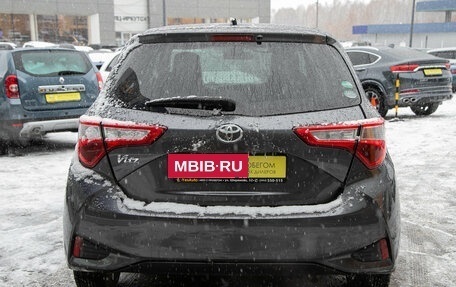 Toyota Vitz, 2017 год, 875 000 рублей, 8 фотография