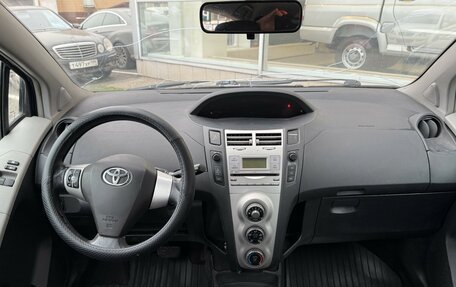 Toyota Yaris III рестайлинг, 2007 год, 450 000 рублей, 5 фотография