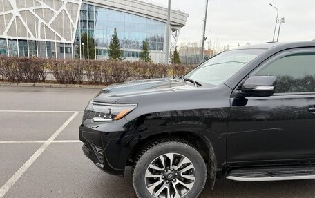 Toyota Land Cruiser Prado 150 рестайлинг 2, 2021 год, 7 800 000 рублей, 8 фотография