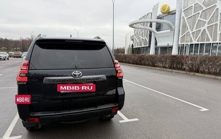 Toyota Land Cruiser Prado 150 рестайлинг 2, 2021 год, 7 800 000 рублей, 6 фотография