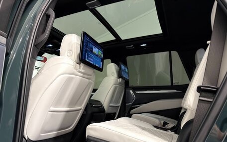 Cadillac Escalade V, 2025 год, 27 692 698 рублей, 17 фотография