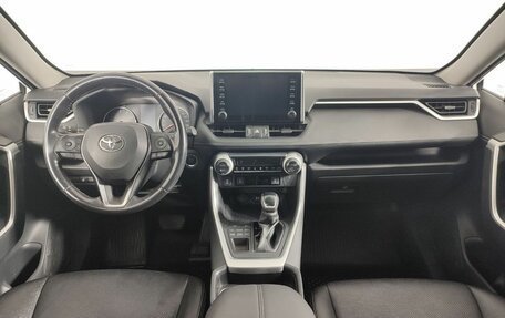 Toyota RAV4, 2019 год, 3 090 000 рублей, 12 фотография