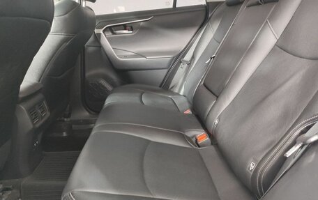 Toyota RAV4, 2019 год, 3 090 000 рублей, 10 фотография