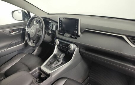 Toyota RAV4, 2019 год, 3 090 000 рублей, 11 фотография