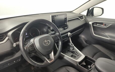 Toyota RAV4, 2019 год, 3 090 000 рублей, 9 фотография