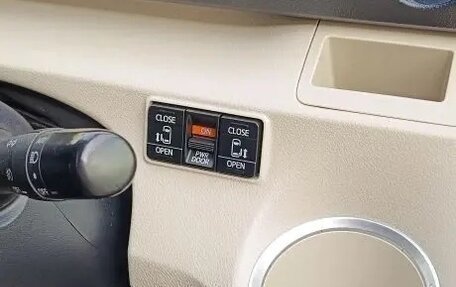 Toyota Sienta II, 2017 год, 1 425 000 рублей, 12 фотография