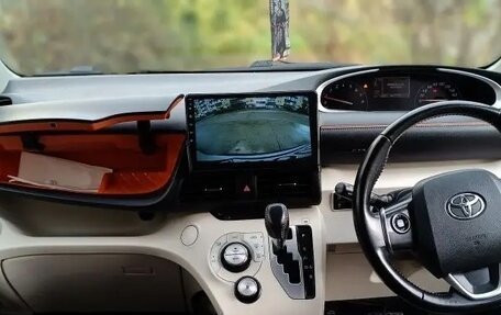 Toyota Sienta II, 2017 год, 1 425 000 рублей, 10 фотография