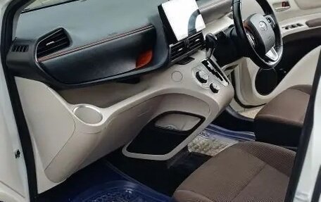 Toyota Sienta II, 2017 год, 1 425 000 рублей, 9 фотография