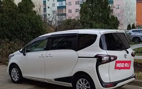 Toyota Sienta II, 2017 год, 1 425 000 рублей, 6 фотография