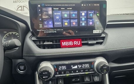 Toyota RAV4, 2025 год, 4 450 000 рублей, 28 фотография