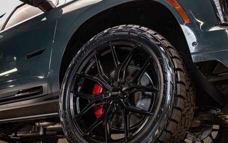 Cadillac Escalade V, 2025 год, 29 231 216 рублей, 13 фотография