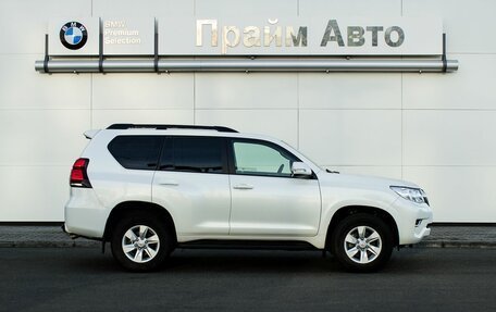 Toyota Land Cruiser Prado 150 рестайлинг 2, 2020 год, 5 600 000 рублей, 6 фотография