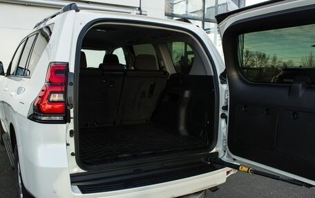 Toyota Land Cruiser Prado 150 рестайлинг 2, 2020 год, 5 600 000 рублей, 9 фотография