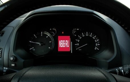 Toyota Land Cruiser Prado 150 рестайлинг 2, 2020 год, 5 600 000 рублей, 13 фотография