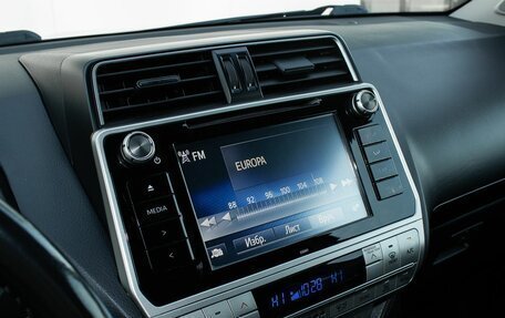 Toyota Land Cruiser Prado 150 рестайлинг 2, 2020 год, 5 600 000 рублей, 26 фотография