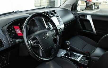 Toyota Land Cruiser Prado 150 рестайлинг 2, 2020 год, 5 600 000 рублей, 12 фотография