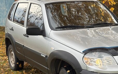 Chevrolet Niva I рестайлинг, 2011 год, 600 000 рублей, 2 фотография