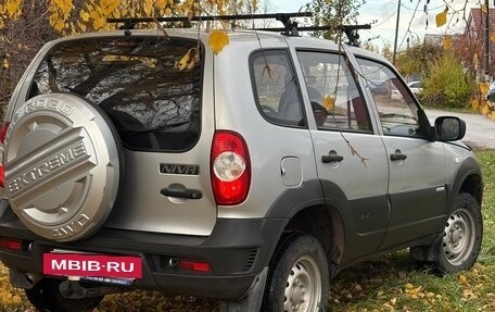 Chevrolet Niva I рестайлинг, 2011 год, 600 000 рублей, 4 фотография